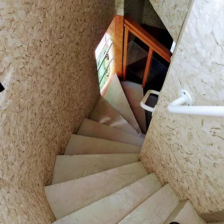 Student Home Apartment *